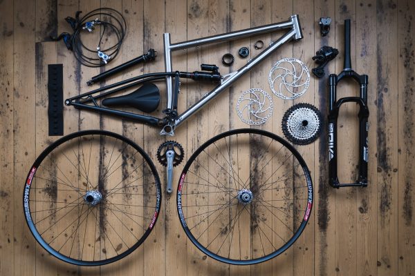 the unassembled bike build of a starling murmur